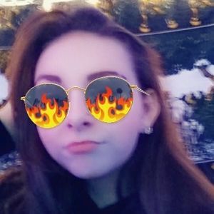 Meet your Posher, Chloe